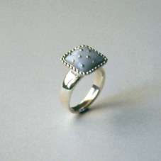 silver & porcelain jewellery by Rie Nagumo
